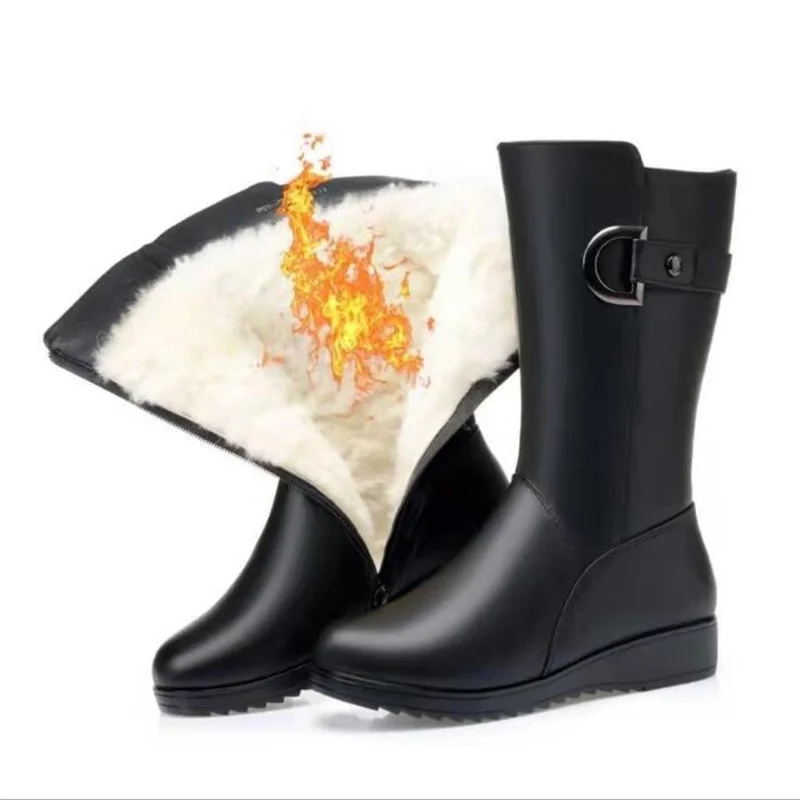 

winterMiddle-aged elderly mothers Soft-soled mid-tube cotton boots Fashion metal button Side zip Flat non-slip Martin boots