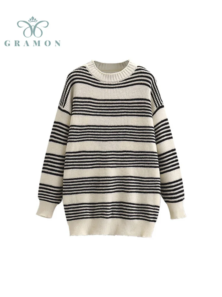 

Женский трикотажный свитер с круглым вырезом, в полоску