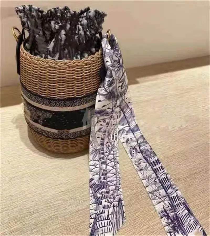 

2021New straw woven bucket bag, women's bag, fashionable women's bag, Korean version of versatile handbag, handbag woven vacatio