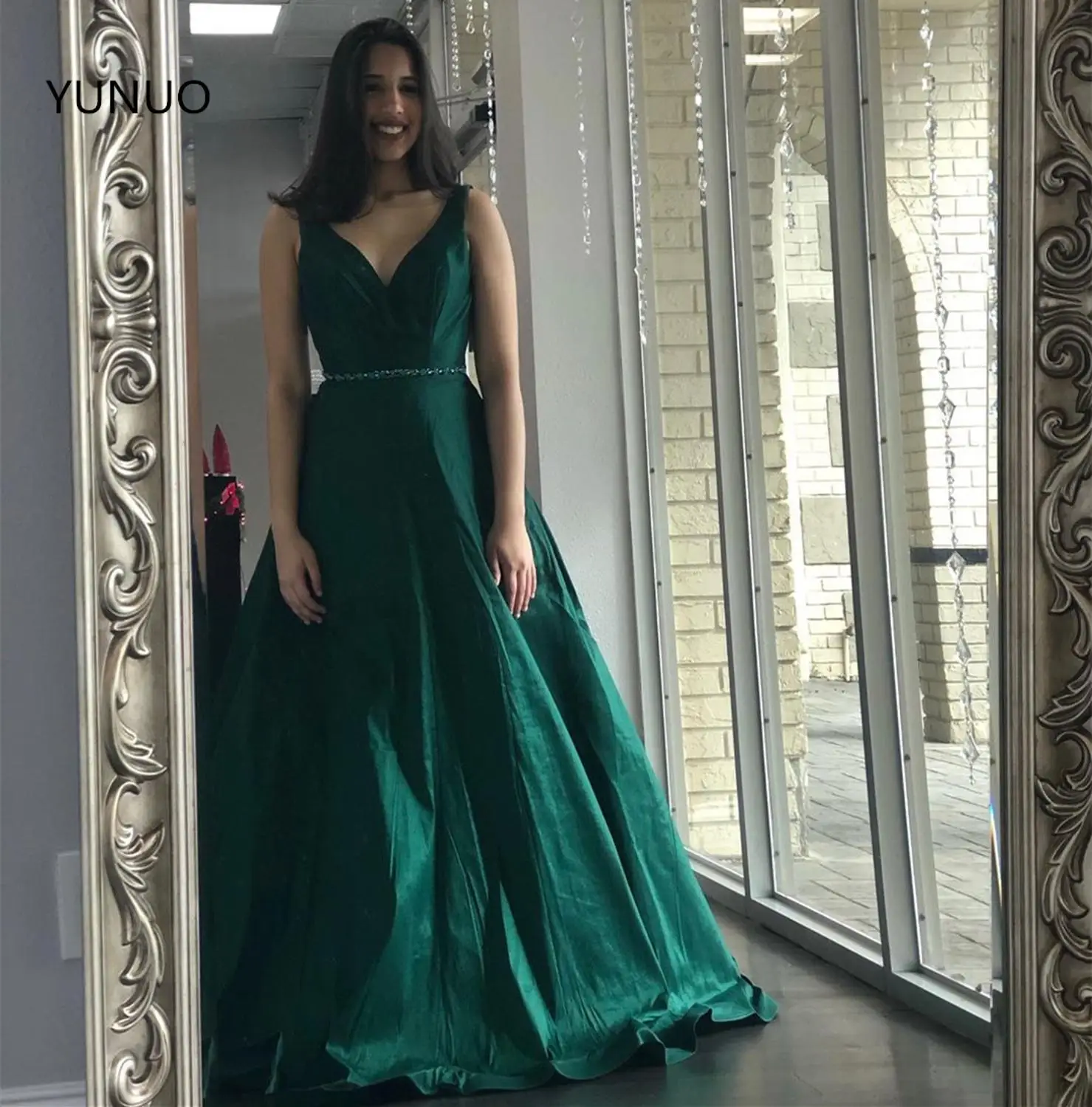 

YUNUO Gorgeous Emerald Satin Prom Pageant Dresses V-neck Sleeveless Party Gowns Crystals Belt vestidos Formal Evening Wear