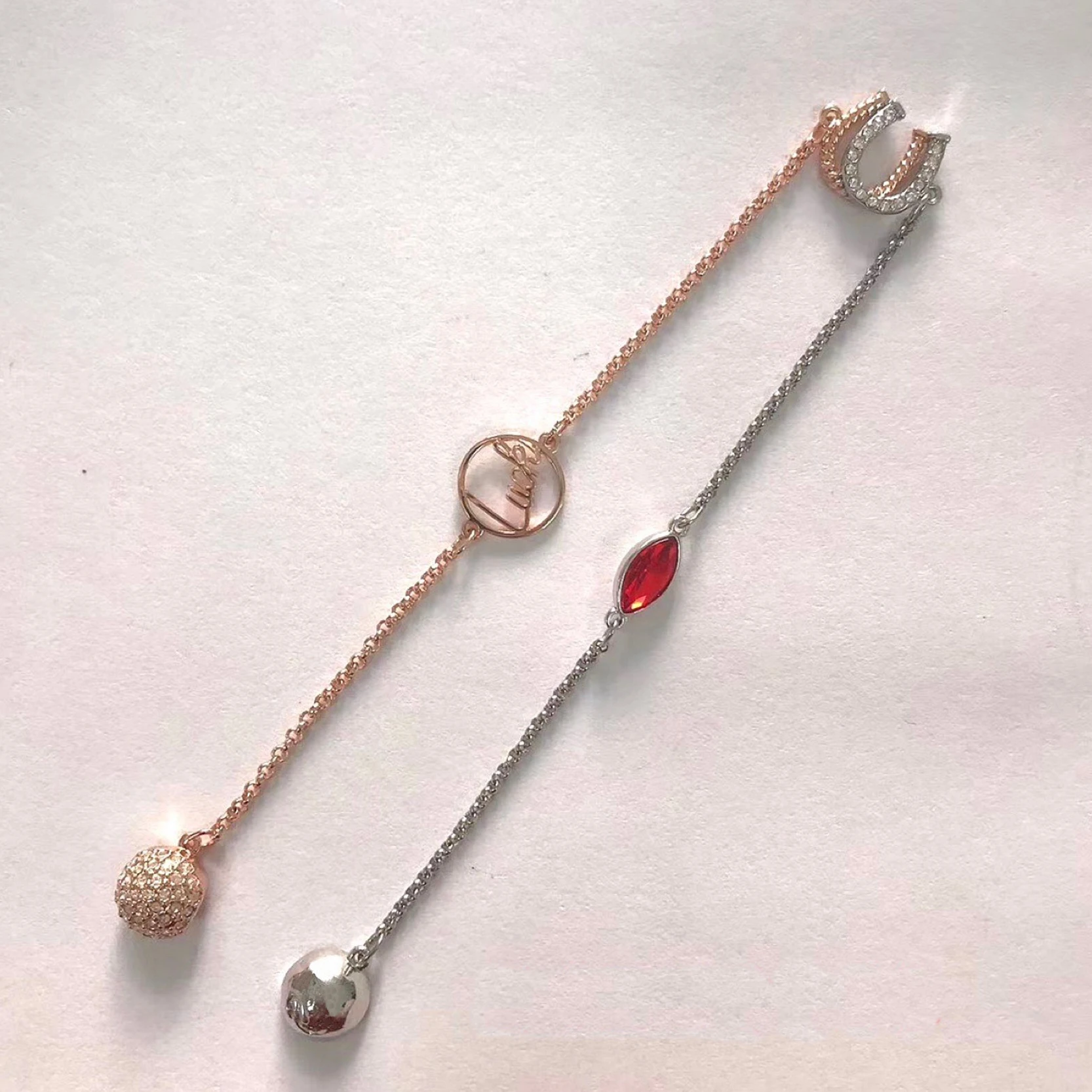 

High Quality SWA New. Magic Chain Horseshoe U Shape Fresh Magnetic Buckle Design Bracelet Charming Fashion Jewelry