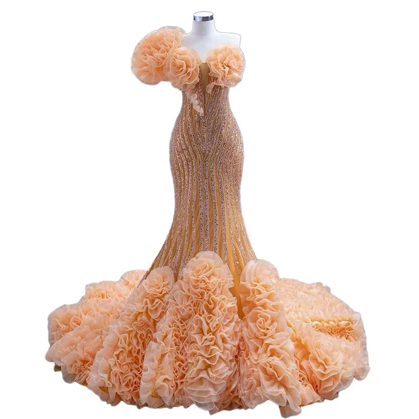 Модельное платье с одним открытым плечом и цветочным принтом со шлейфом - купить