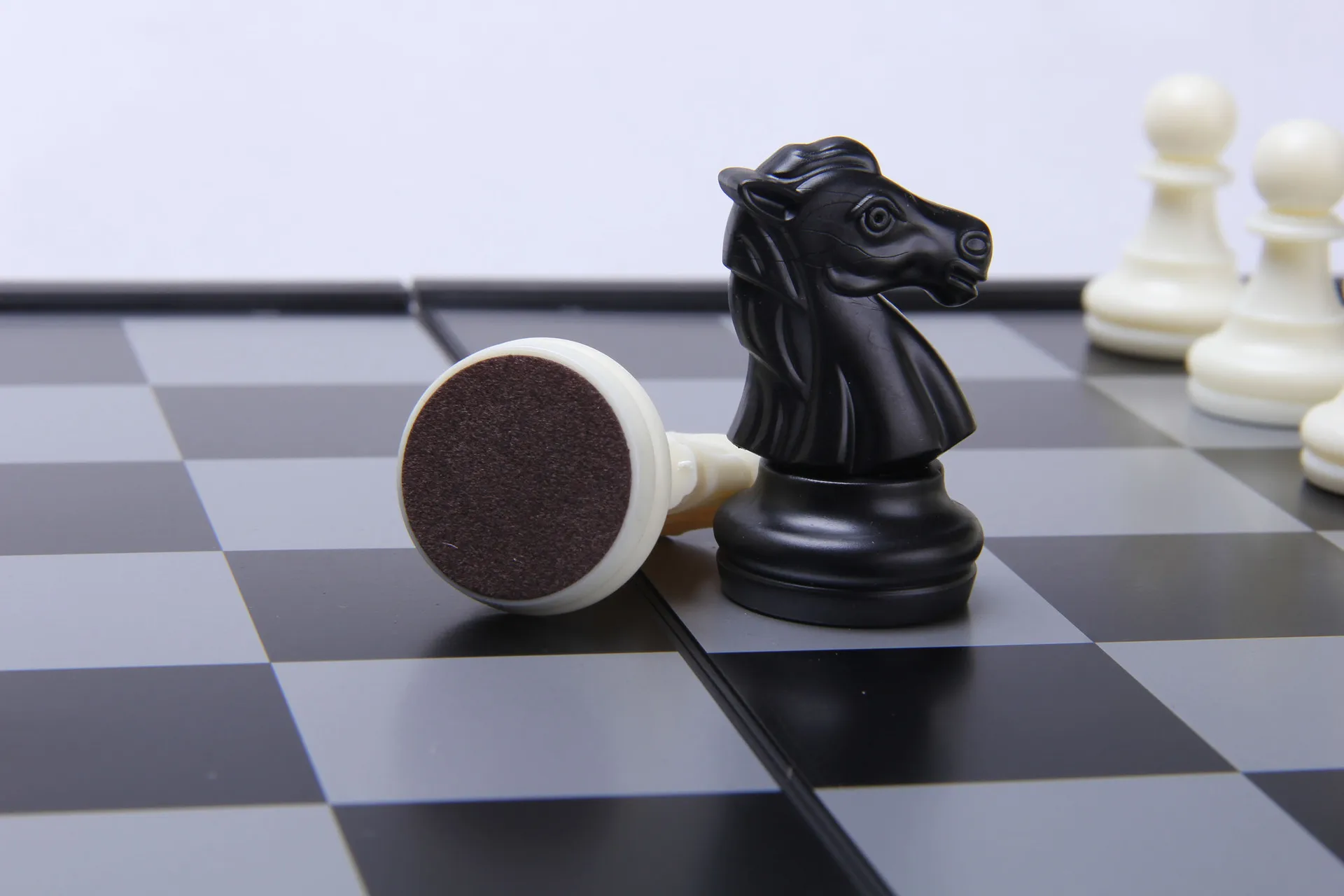 

[UB brand] U3 folding magnetic desktop chess medium for students