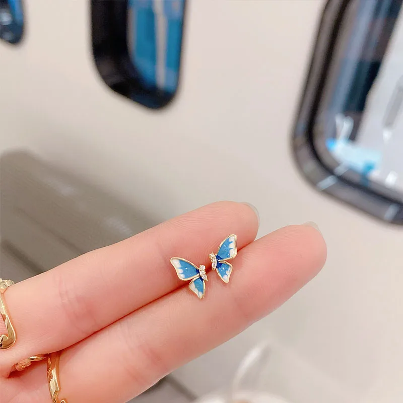 

1 PCS Tiny Blue Butterfly Piercing Tragus Earring For Women 2021 Metal Cartilage Earring Flat Low Helix Earring Mini Exquisite