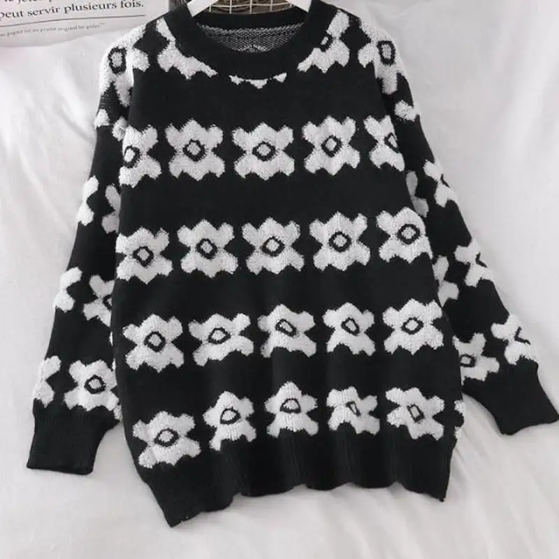 

Warm Geometric Black White 3D Women Loose Top Outerwear O Neck Full Sleeve Oversize Quality Knitwear for Christmas