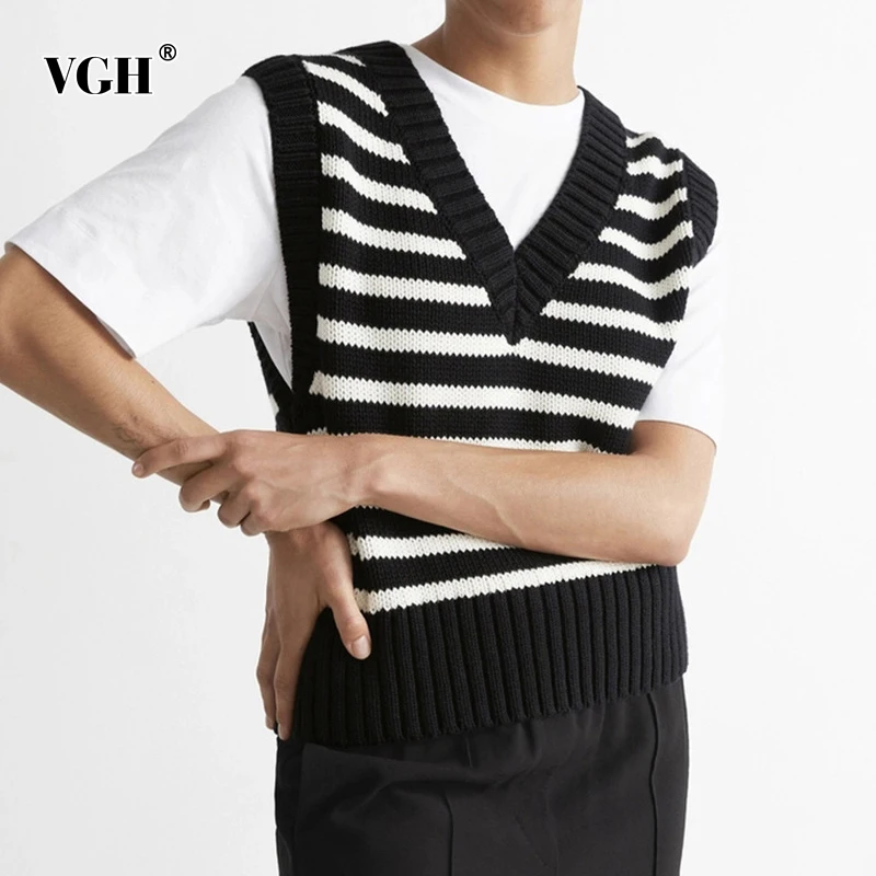 

VGH Striped Casual Colorblock Knitted Women's Vest V Neck Sleeveless Korean Fashion Vintage Sweaters For Females 2021 Autumn New