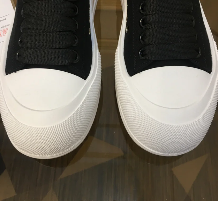 

2021 new little white shoe female trend. Thick bottom inside heighten fashion joker muffin fashion thick bottom woman