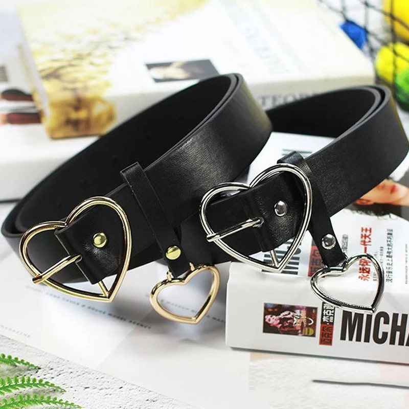 Женский кожаный ремень в стиле Харадзюку черный с сердечками из серебристого