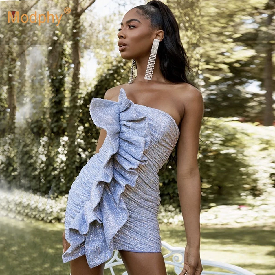 Женское блестящее мини платье вечернее облегающее серебристое без бретелек с