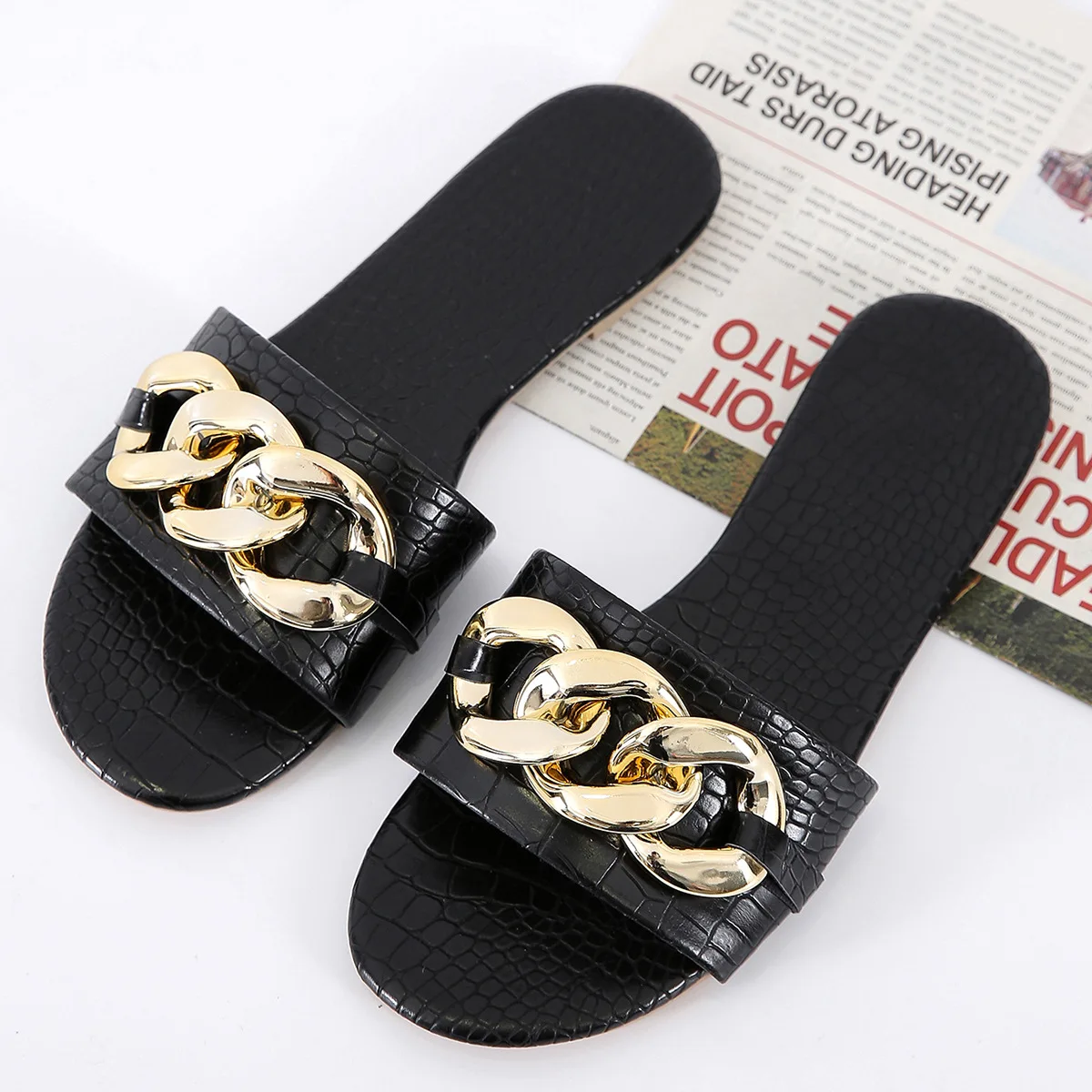 

2021 summer new slippers metal chain decoration flat large size beach sandals and slippers
