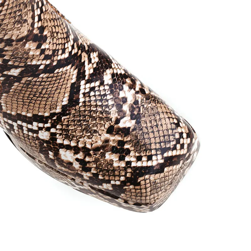 Женские ботильоны на платформе коричневые короткие ботинки из искусственной