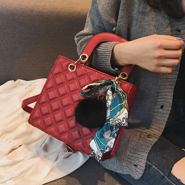 Сумка-тоут женская с ленточным помпоном брендовая маленькая роскошная