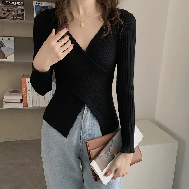 

Асимметричный свитер для женщин Ранняя осень 2021 новый корейский дизайн чувственный нишевый V-образный вырез крест черный тонкий Топ