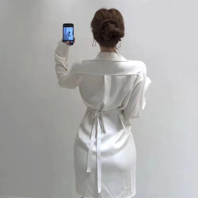 GALCAUR выдалбливают Нерегулярные белые платья для женщин воротник с отворотом