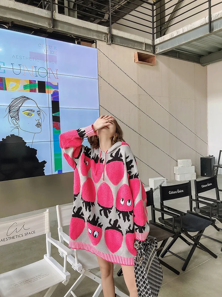 

2021 winter new western style strawberry jacquard sweater women's mid-length hedging loose thick coat trend