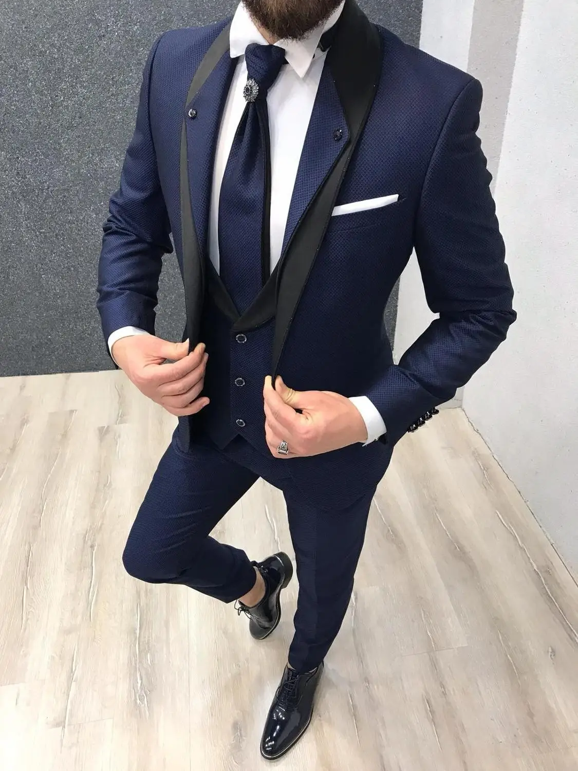 

Custom Navy Blue Slim Fit Wedding Costume Suit for Men Groom Suits Tuxedos 3 Pieces Groomsmen Party Suits Wedding Tuxedo for Man