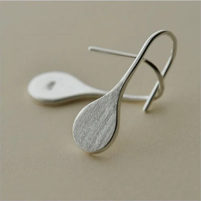

Серьги в виде капли воды серебряного цвета геометрические круглые серьги-Крючки для женщин модные ювелирные изделия универсальные аксессу...