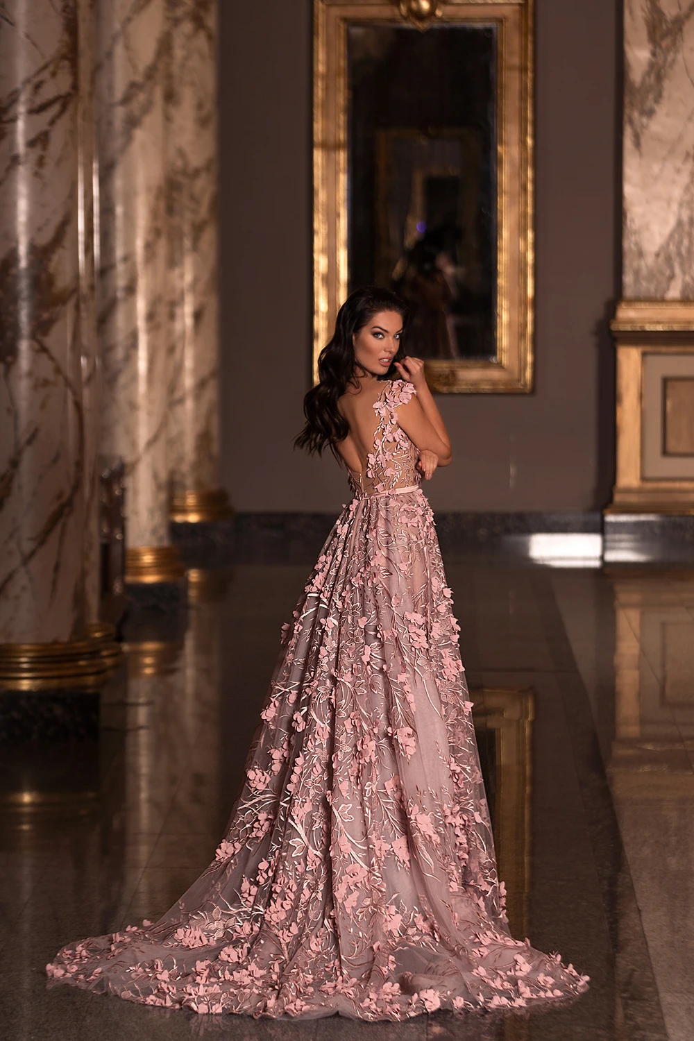 Вечернее платье Zuhair Murad ТРАПЕЦИЕВИДНОЕ кружевное с v-образным вырезом 3D цветочной
