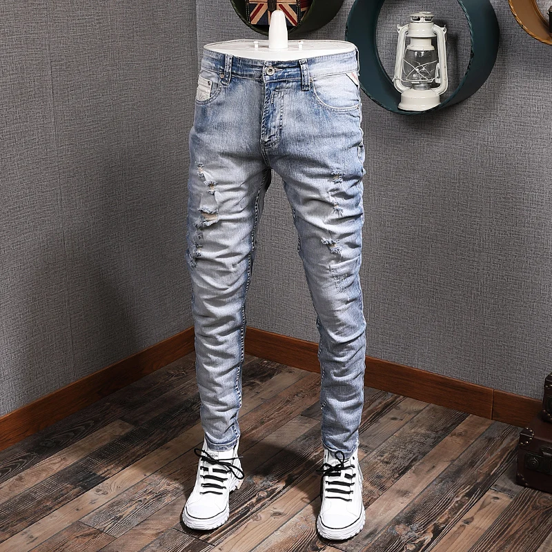 

Новые модные дизайнерские мужские джинсы для женщин в стиле ретро светильник синий рваные джинсовые узкие брюки для девочек уличная одежда...