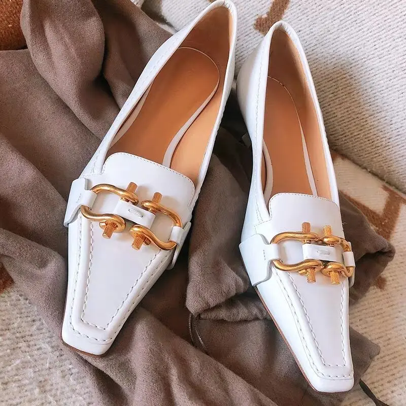 Туфли на высоком каблуке с металлической пряжкой в виде кота женские туфли