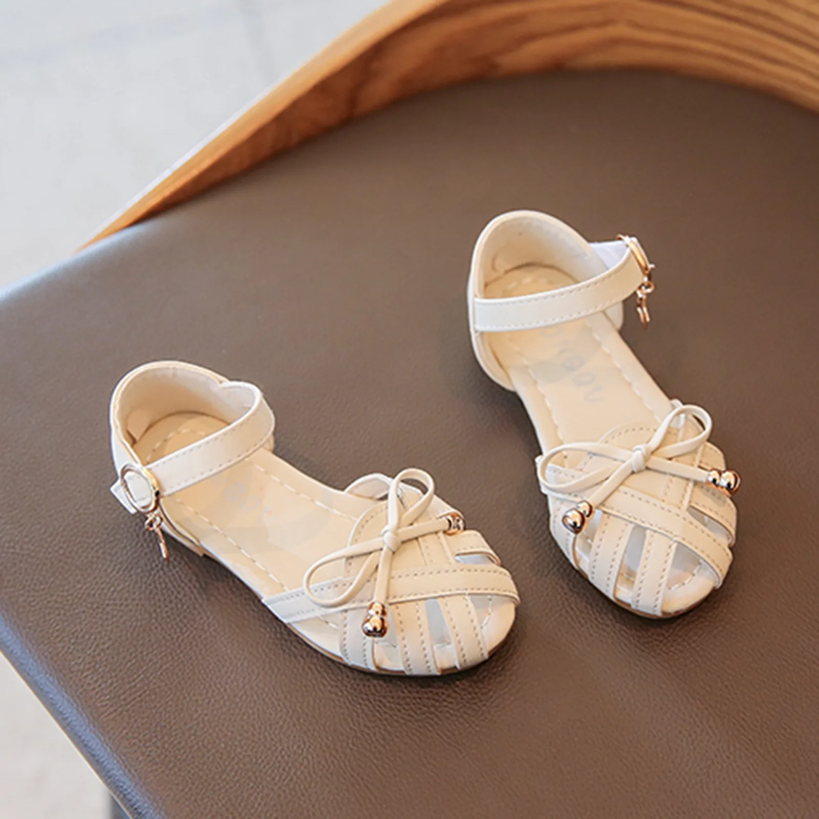 

40# Bowtiecross Tied Baby Shoes Strap Flat Buckle Up Anti-slip Soft Casual Shoes Princess Leather Shoes Rubber Roman Sandals