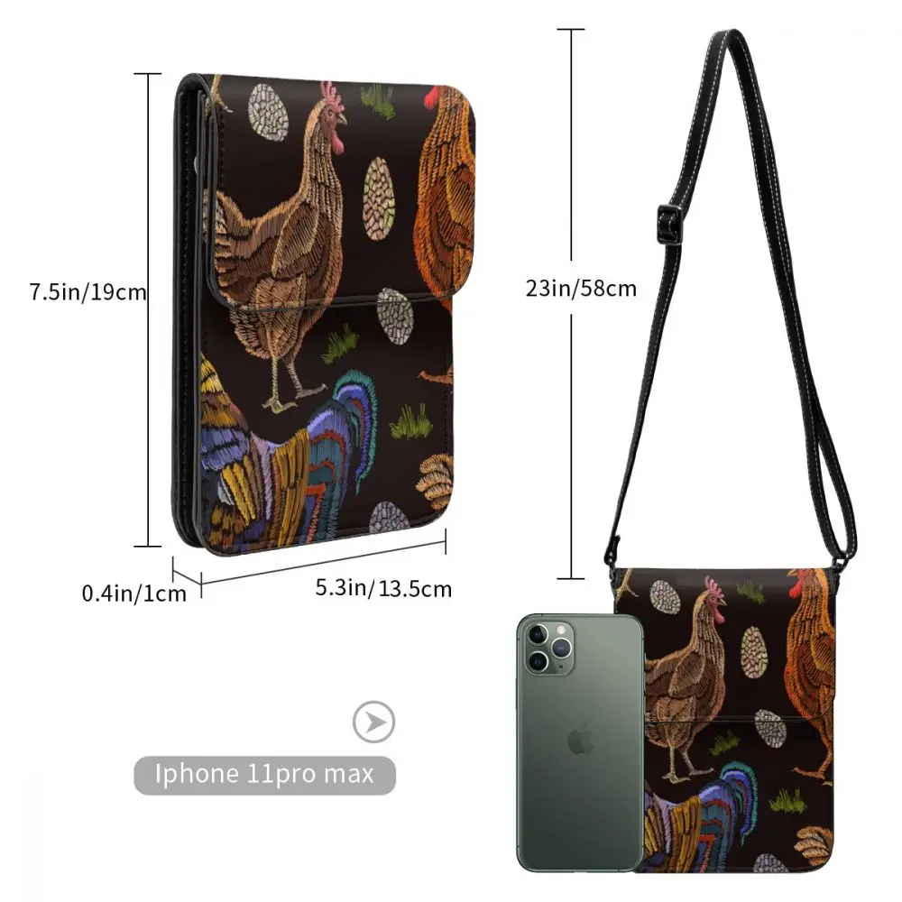 Сумка-мессенджер на ремне с вышивкой в виде курицы и петуха кредитница кармашком