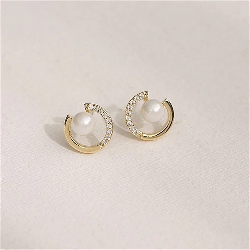 

2020 New Arrival Trendy Round Exquisite Pearl Round C-shaped Simple Stud Earrings for Women Fashion Crystal Zircon Pearl Jewelry