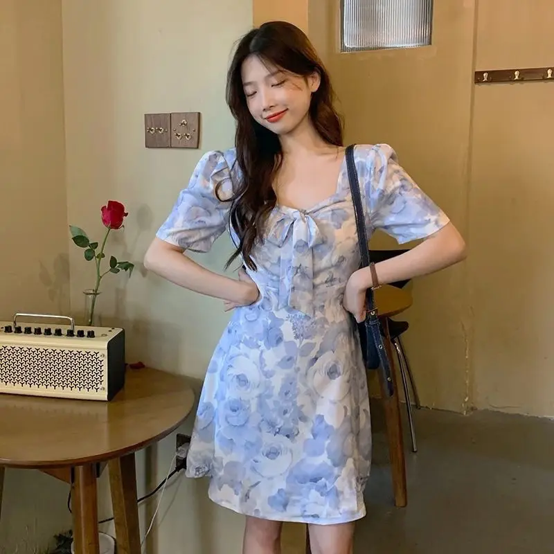 

2021 new French retro oil painting dress with a light-skilled style and ladies temperament base floral dress in the forest