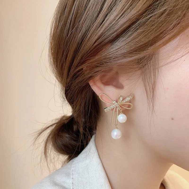 

2021 New Arrival Trendy Round Women Dangle Earrings Bow Pearl Earrings Cute Small Earrings Sweet Simple Elegant Jewelry