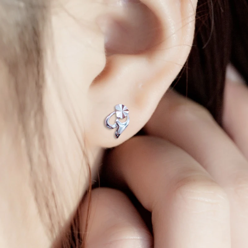 Женские серьги гвоздики с бриллиантами PT950 элегантные из платинового белого