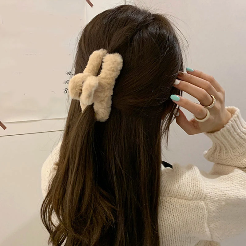 

1PC Faux Fur Hair Clip Plush Hair Claws Autumn Winter Hair Accessories Shark Clip Candy Color Catch Clip Ponytail Clip Free