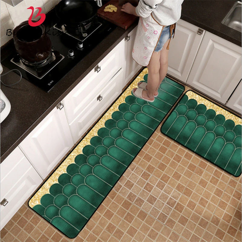 Скандинавский кухонный коврик с золотистым дном и изображением зеленых кактусов