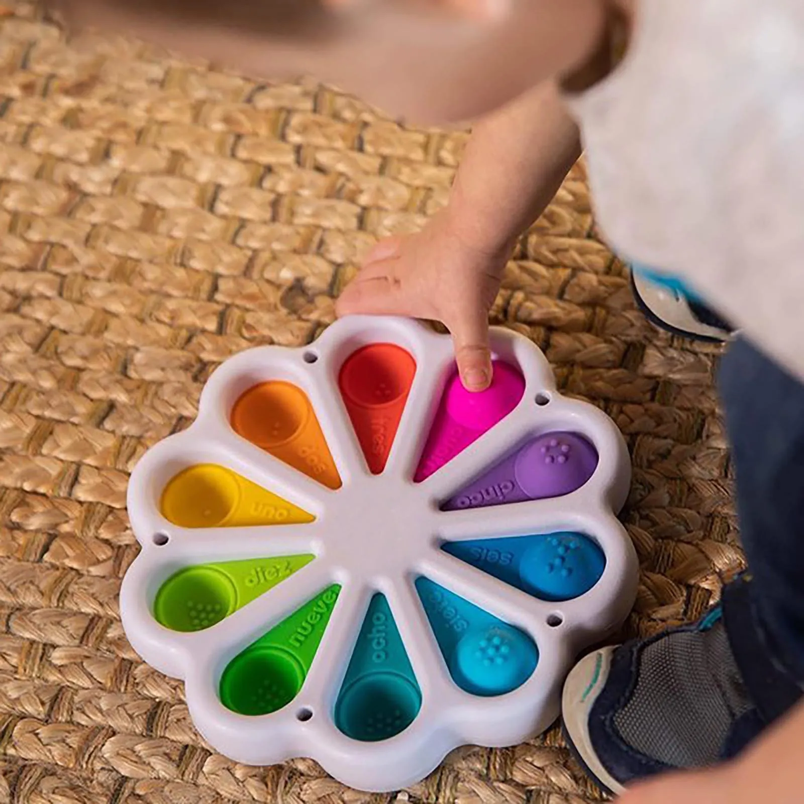 

15X15cm Petal Digital Fidget Simple Dimple Toy Fat Brain Toy Anti Stress Relief Hand Fidget Educational Toys For Children