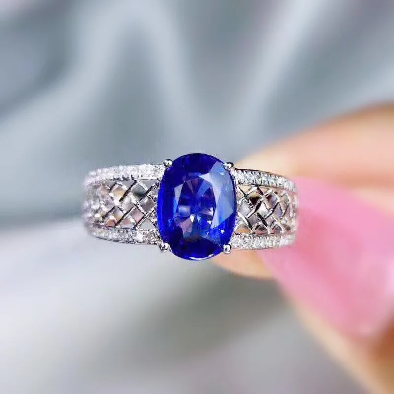 Сапфир сейнт. Сапфир овал 10*8. Два сапфира. Triangle sapphire. Род у сапфира.