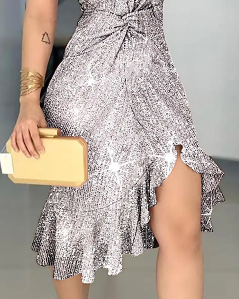 Женское блестящее платье на одно плечо с перекрученными оборками без рукавов