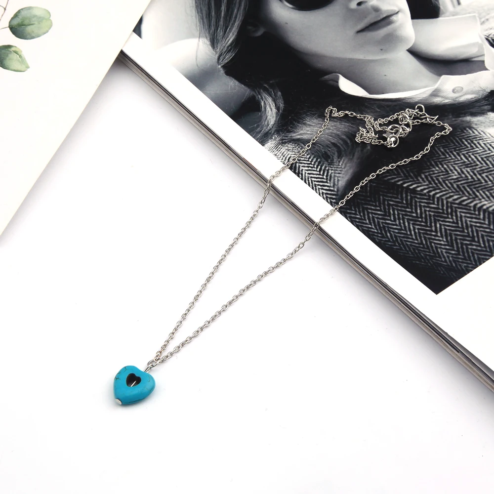 Женская цепочка с бусинами из натурального камня золотого и серебряного