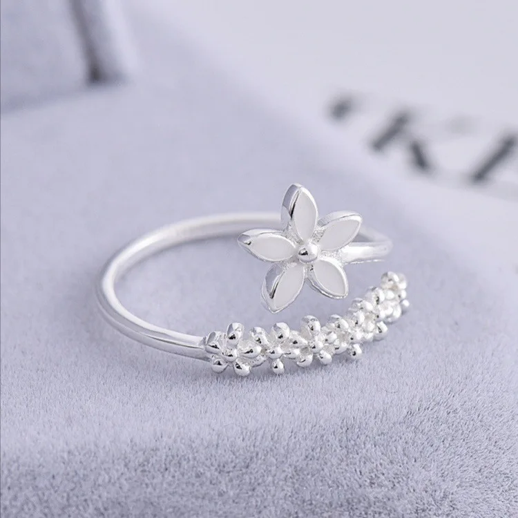 

Fresh Simple White Flower Plum Blossom Ring 2021 Fashion Korean Charm Women Opening Ring Charm Women Daily Wear Jewelry
