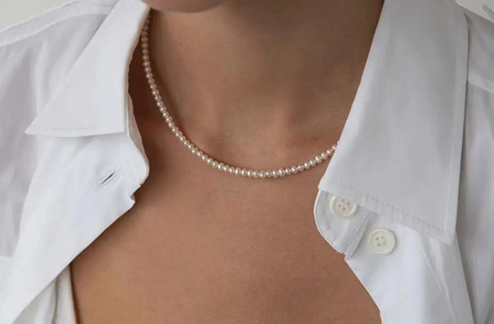 Чокер из белого натурального жемчуга женский колье с золотой застежкой длинная