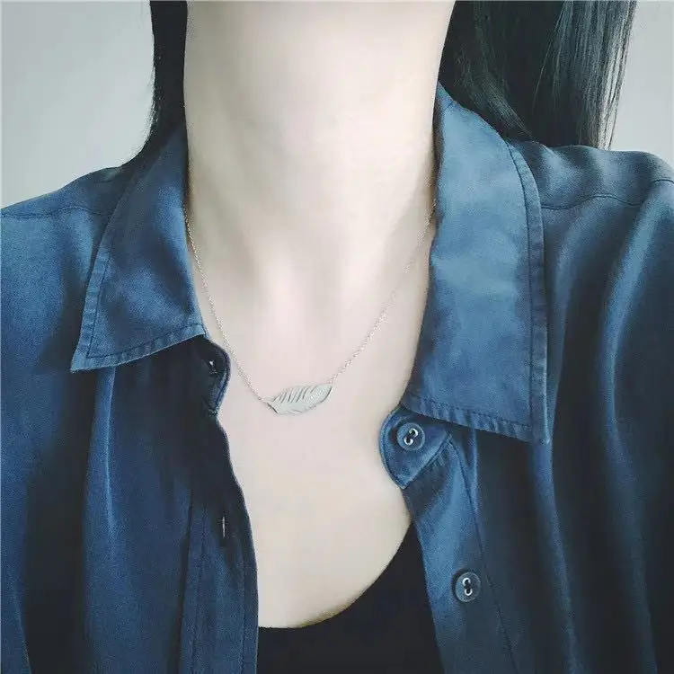 

Ambush Necklace 43cm Clavicle Chain Feather 3cm Pendant Men Women Couple Silver Gold AMBUSH Carve Top Design Necklace adjustable