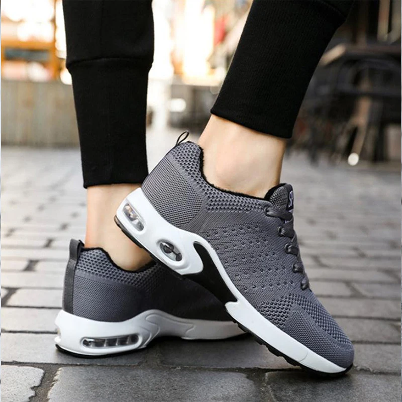 Кроссовки мужские легкие на шнуровке с воздушной подушкой |