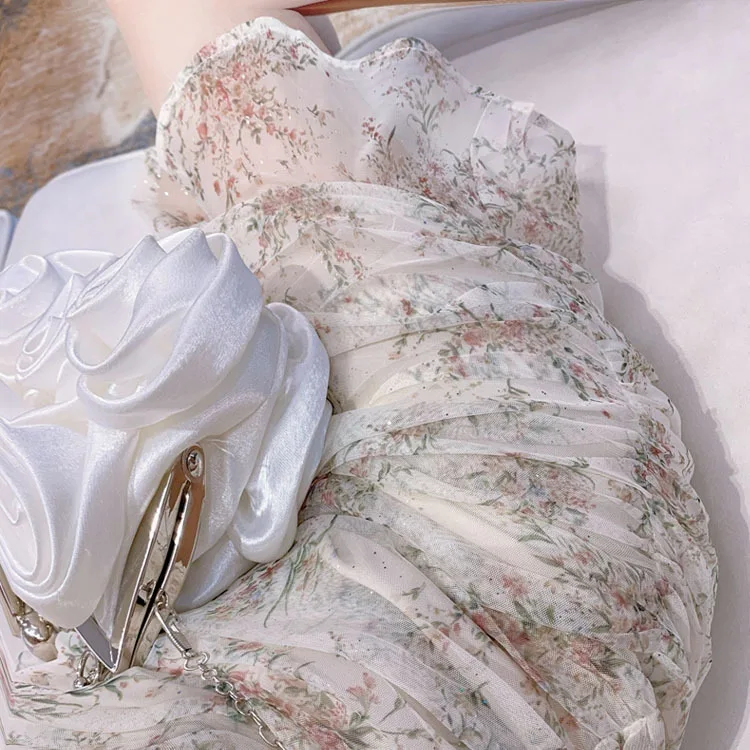 

French Xiaozhong gentleness fragmentary flower 2020 new summer close waist slim tight buttock dress