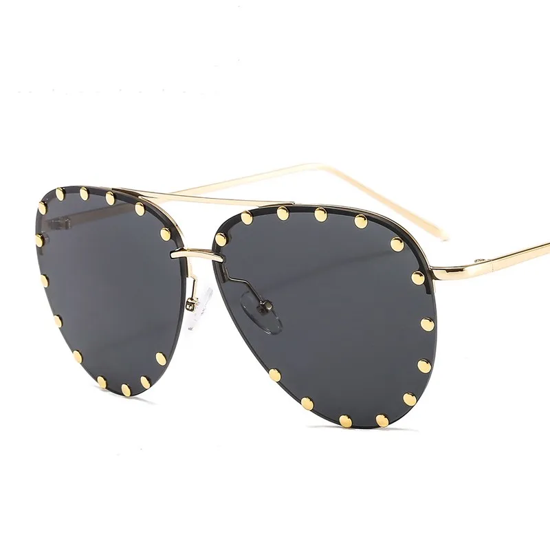 

Ladies Metal Rivet Pilot Sunglasses 2021 Women Men Luxury Personality Glasses Designer Eyewear Shades Glasses UV400 Eyeglasses