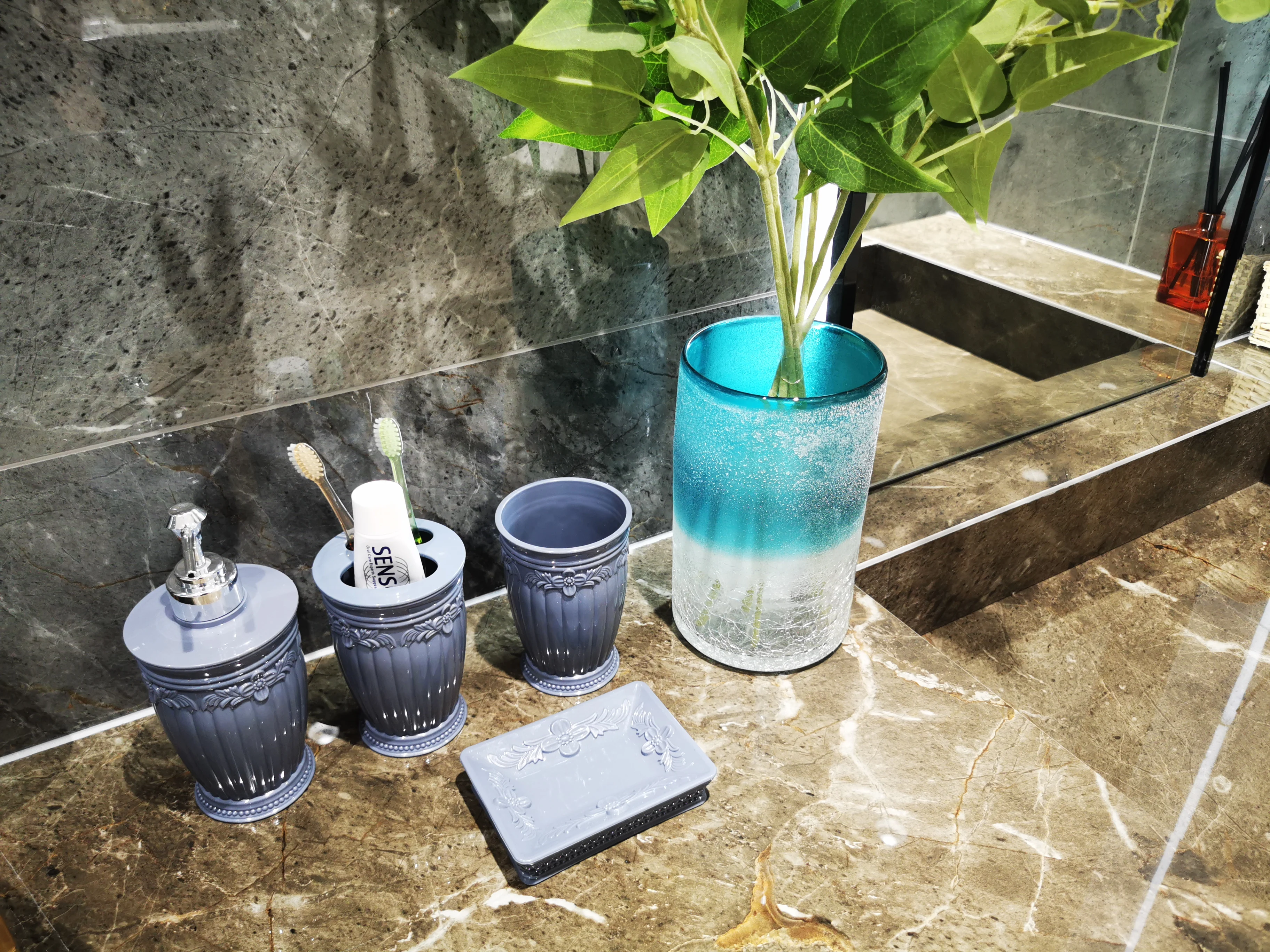 Основные сведения об устройстве 4 х частей Аксессуары для ванной комнаты Набор