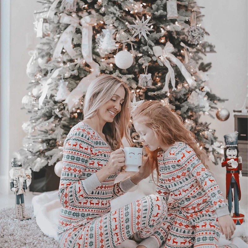 

2021 Christmas Family Pajamas Set mommy and me matching clothes Women Men Kid Xmas Set Print home wear Pant suit Party Sleepwear