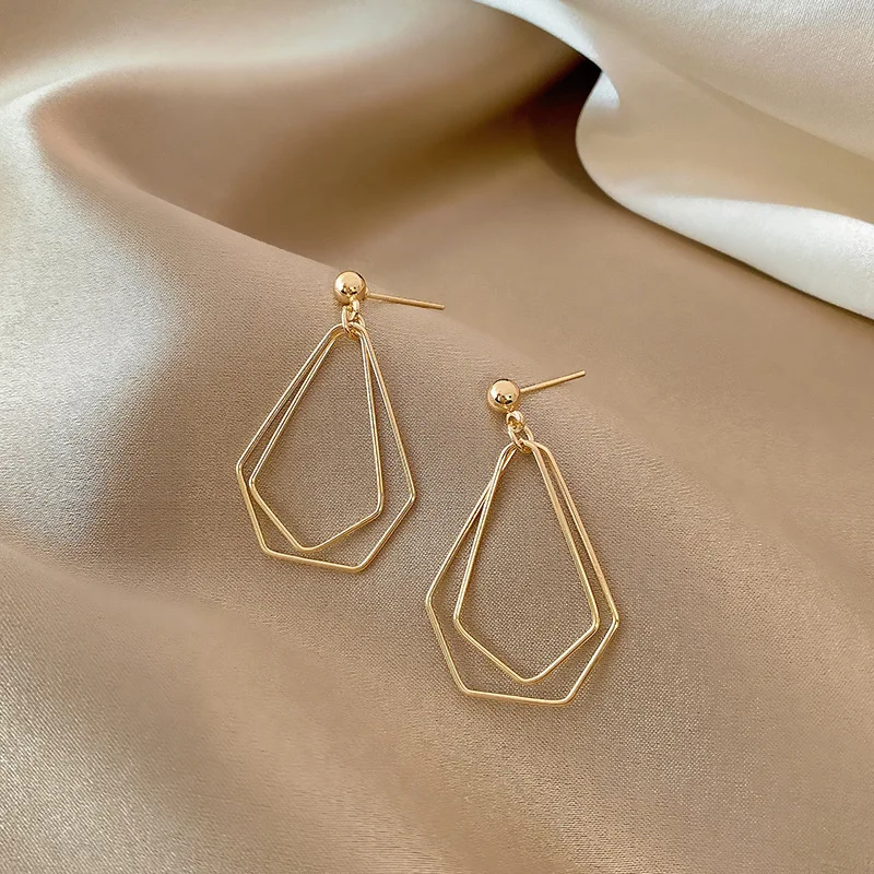 

2021 trend trend fashion earrings punk simple golden long pendant size round earrings ladies gifts wholesale
