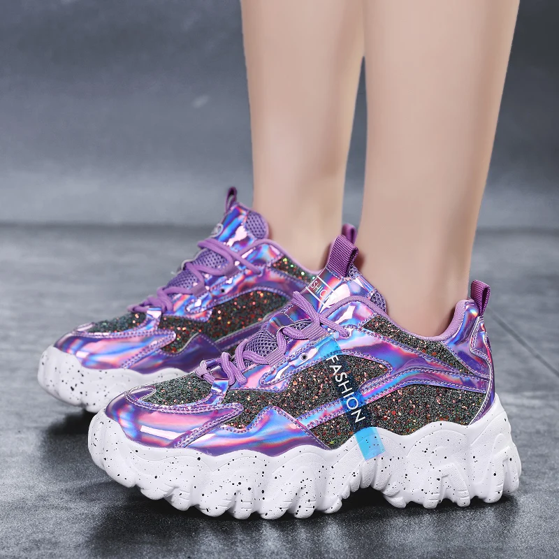 Женские кроссовки из натуральной кожи белые на массивной платформе со скрытым