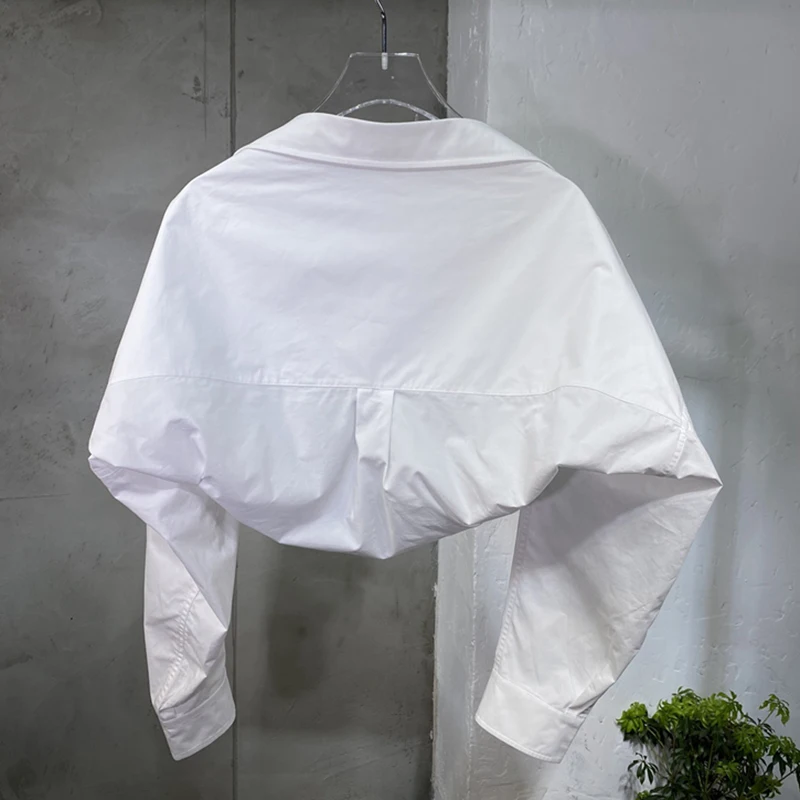 Женская Асимметричная рубашка TWOTWINSTYLE белая Повседневная Блузка с отложным