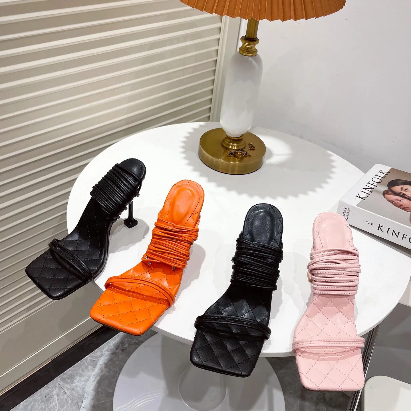 

Мюли женские на ремешках, дизайнерские кроше, высокий каблук, тапки, стрейчевая лента, ажурные, плетеные, вечерние туфли, сандалии