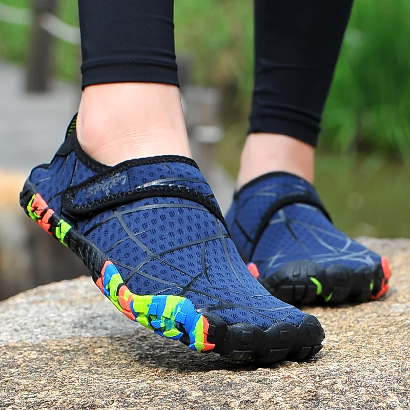 Акватуфли унисекс пляжная обувь для воды красивые женские кроссовки плавания