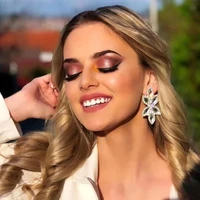 2021 fashion womens white crystal pendant earrings womens luxury charm flower wedding earrings statement jewelry pendant